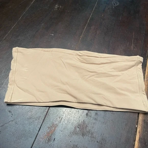 SKIMS Strapless Bandeau Bra in Nude - Picture 4 of 4